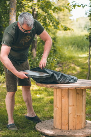 Giants Fishing Összecsukható asztal tárolóval Folding Table with Bag